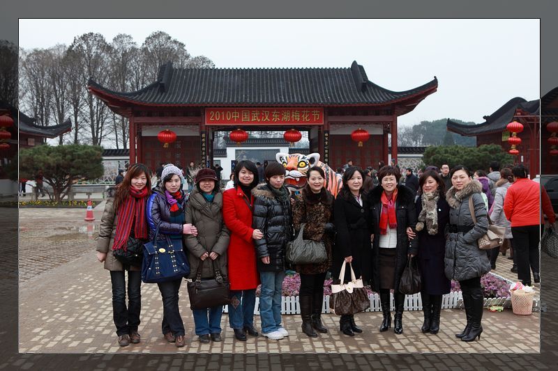 qmh球盟会“娘子军”踏春赏梅欢度妇女节