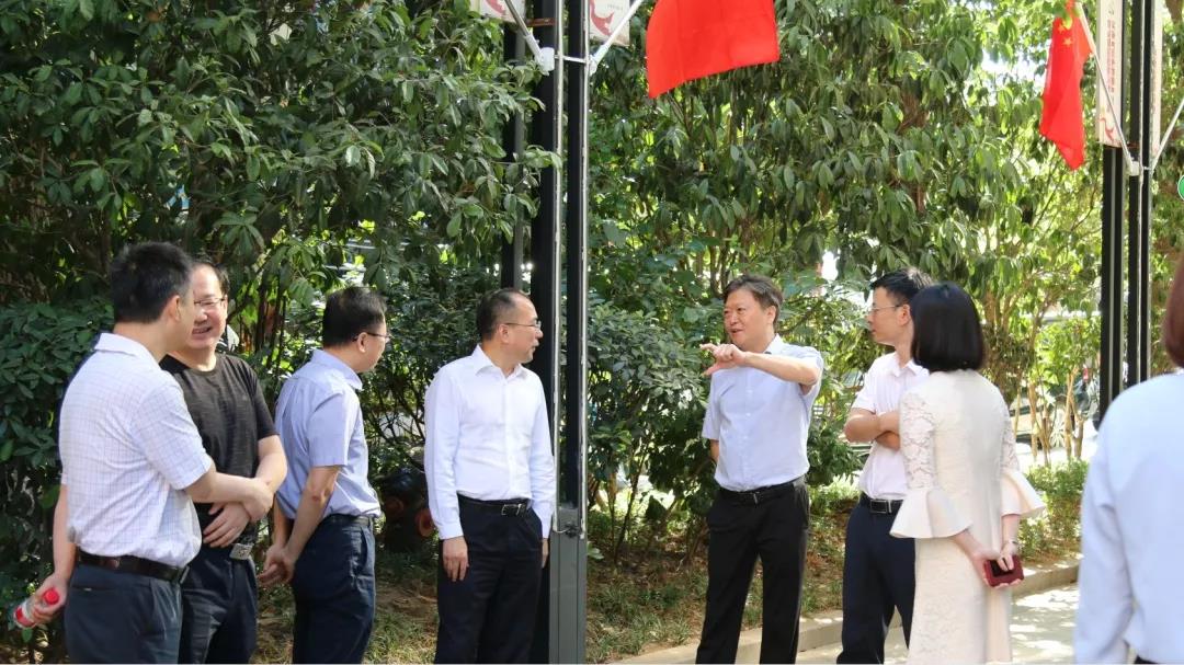 qmh球盟会所属中城家物业开展“关注民生 人民满意”之中城国际物业服务小区行活动