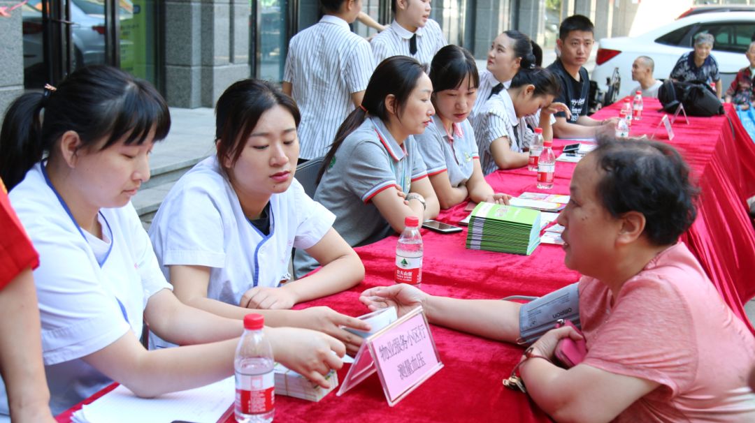 qmh球盟会所属中城家物业开展“关注民生 人民满意”之中城国际物业服务小区行活动