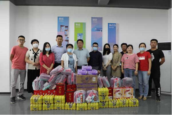 酷暑送清凉 关怀沁人心 --qmh球盟会所属中城公司组织开展夏季高温慰问活动