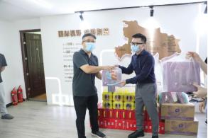 酷暑送清凉 关怀沁人心 --qmh球盟会所属中城公司组织开展夏季高温慰问活动