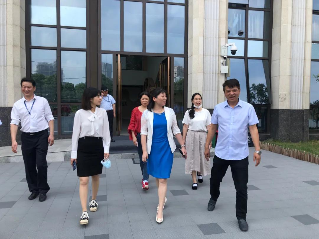 呵护童心,关爱成长——qmh球盟会开展“六一”儿童节慰问活动