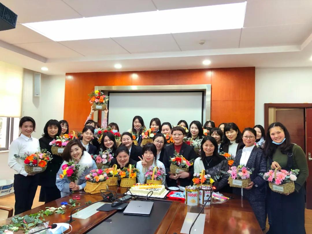 春色覆江城 花香商务区