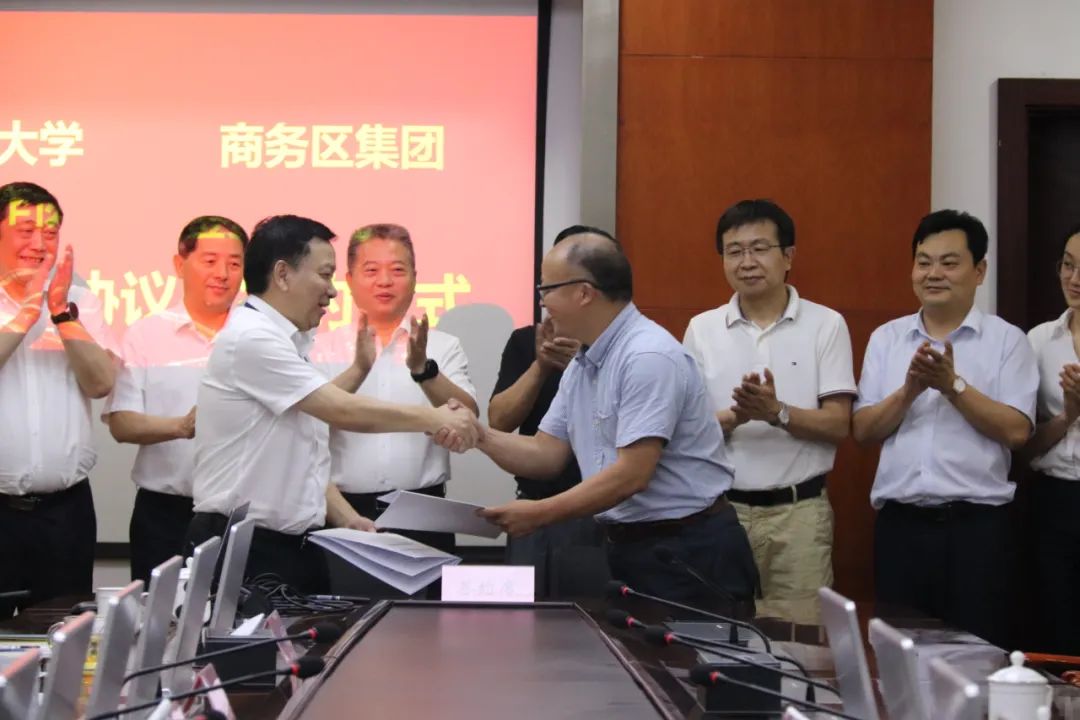 qmh球盟会、城市服务集团与武汉轻工大学签署校企合作框架协议